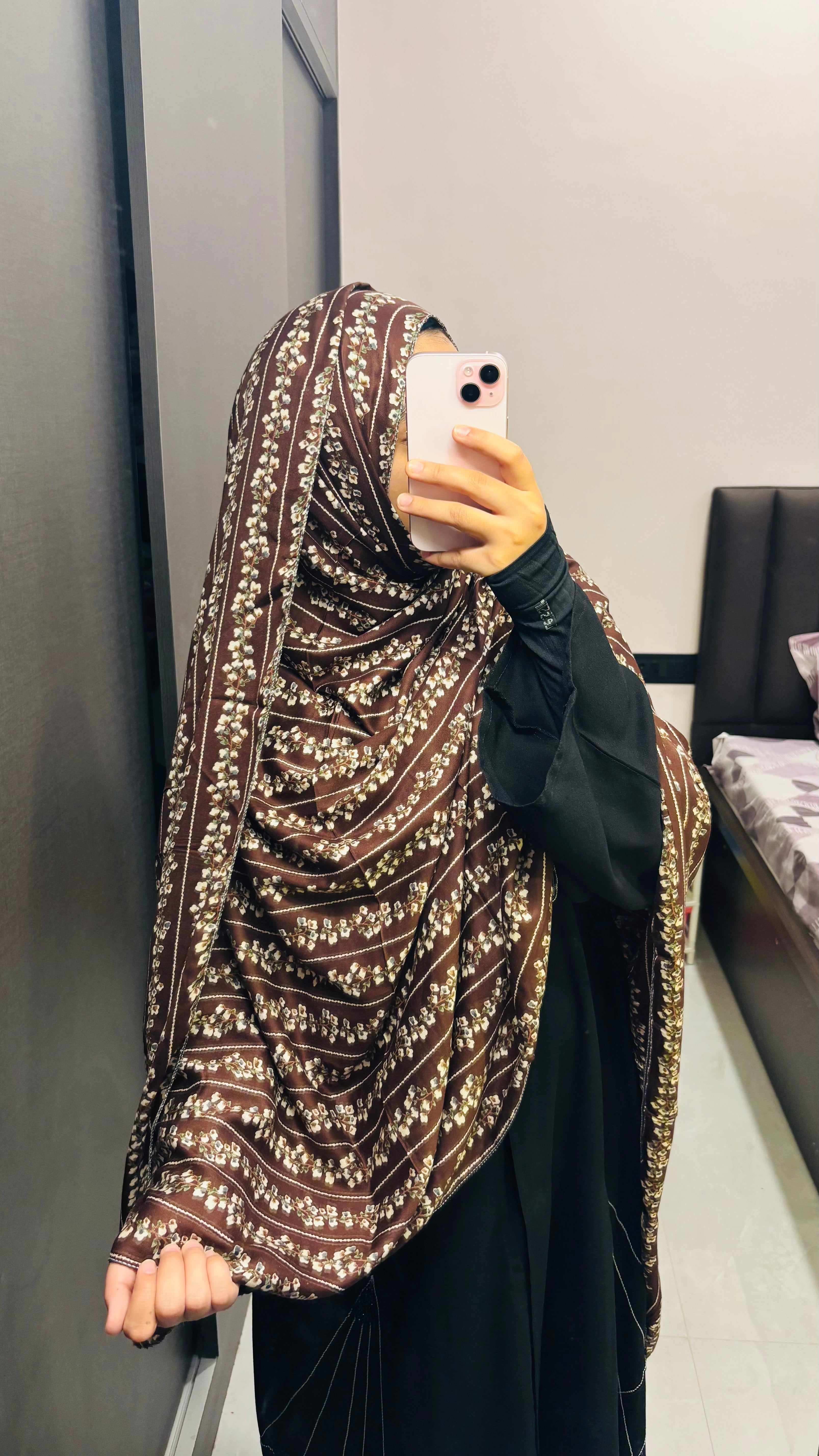 Minimal Floral Print Rayon Dupatta