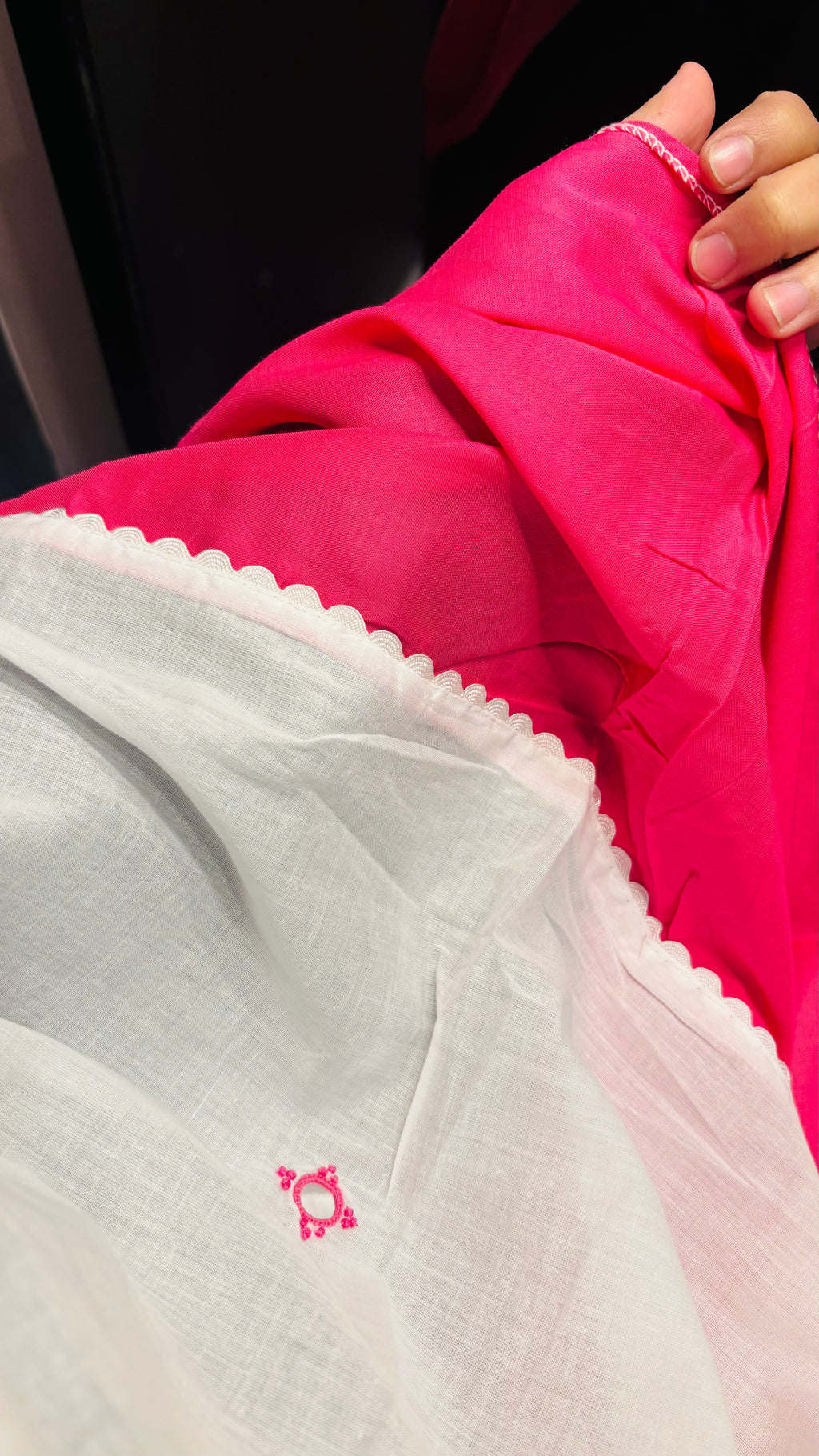 Pink & White Designer Embroidered dupatta with lace.