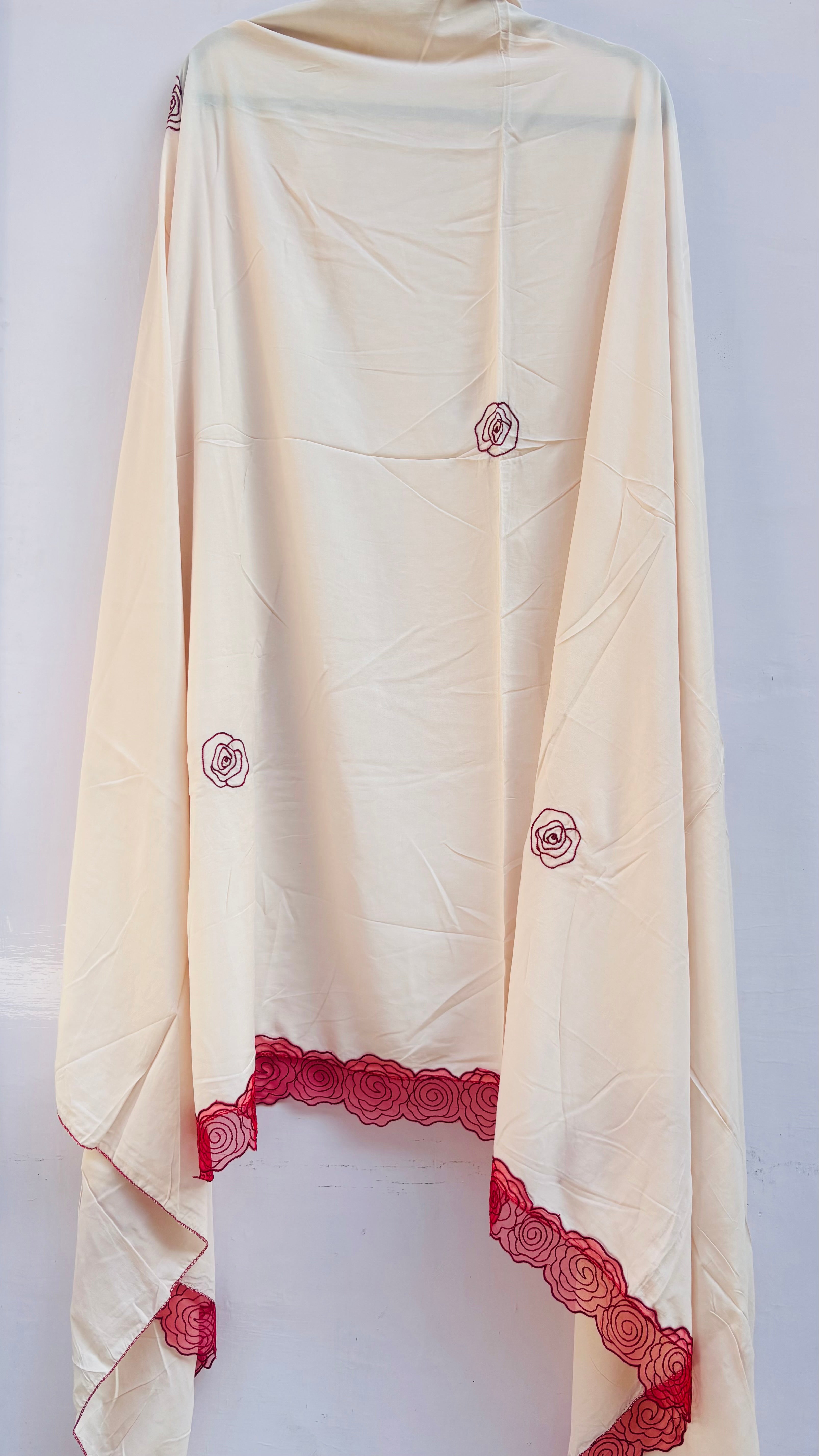 Roses Embroidered dupatta with Maroon lace