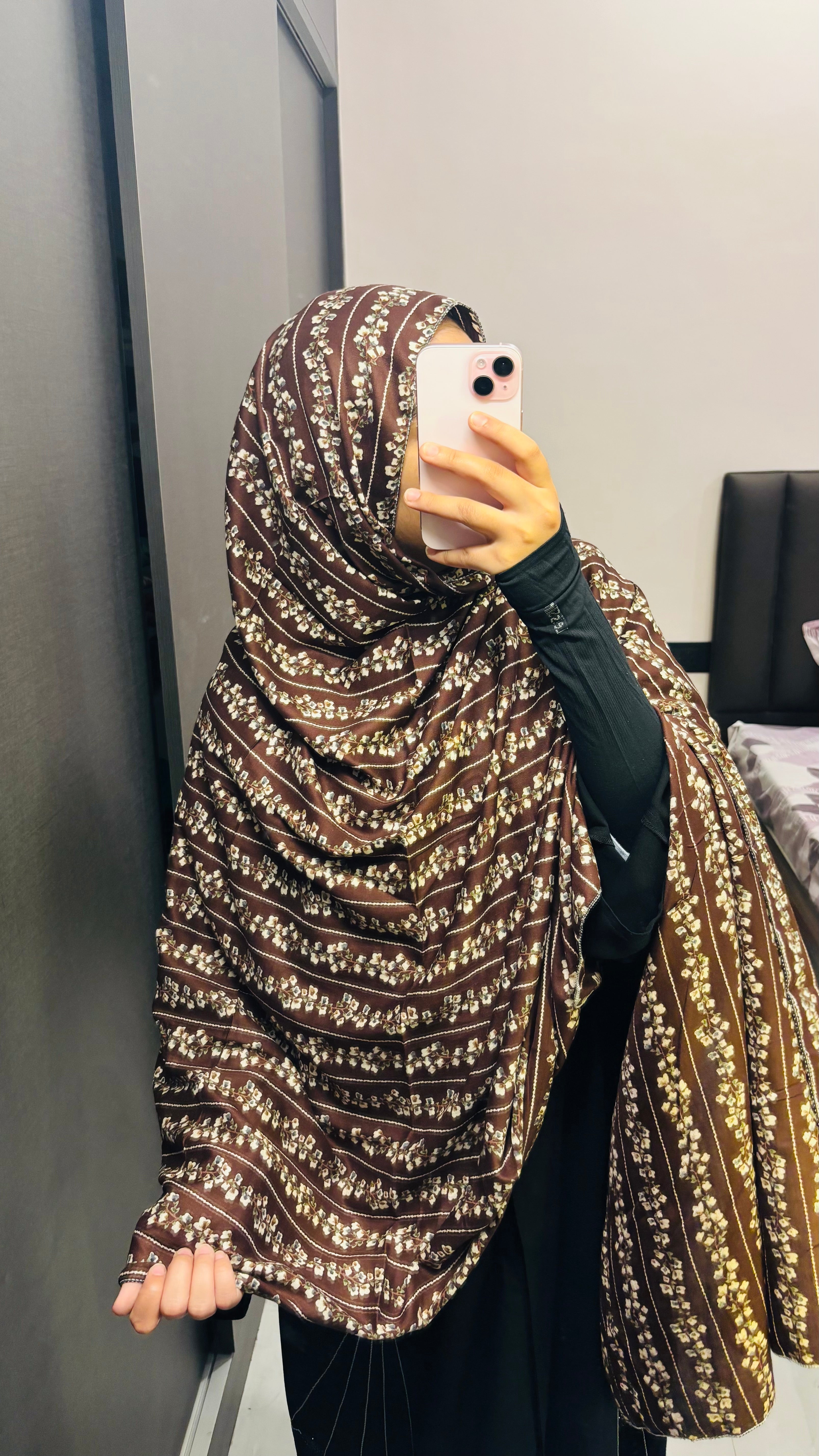 Minimal Floral Print Rayon Dupatta