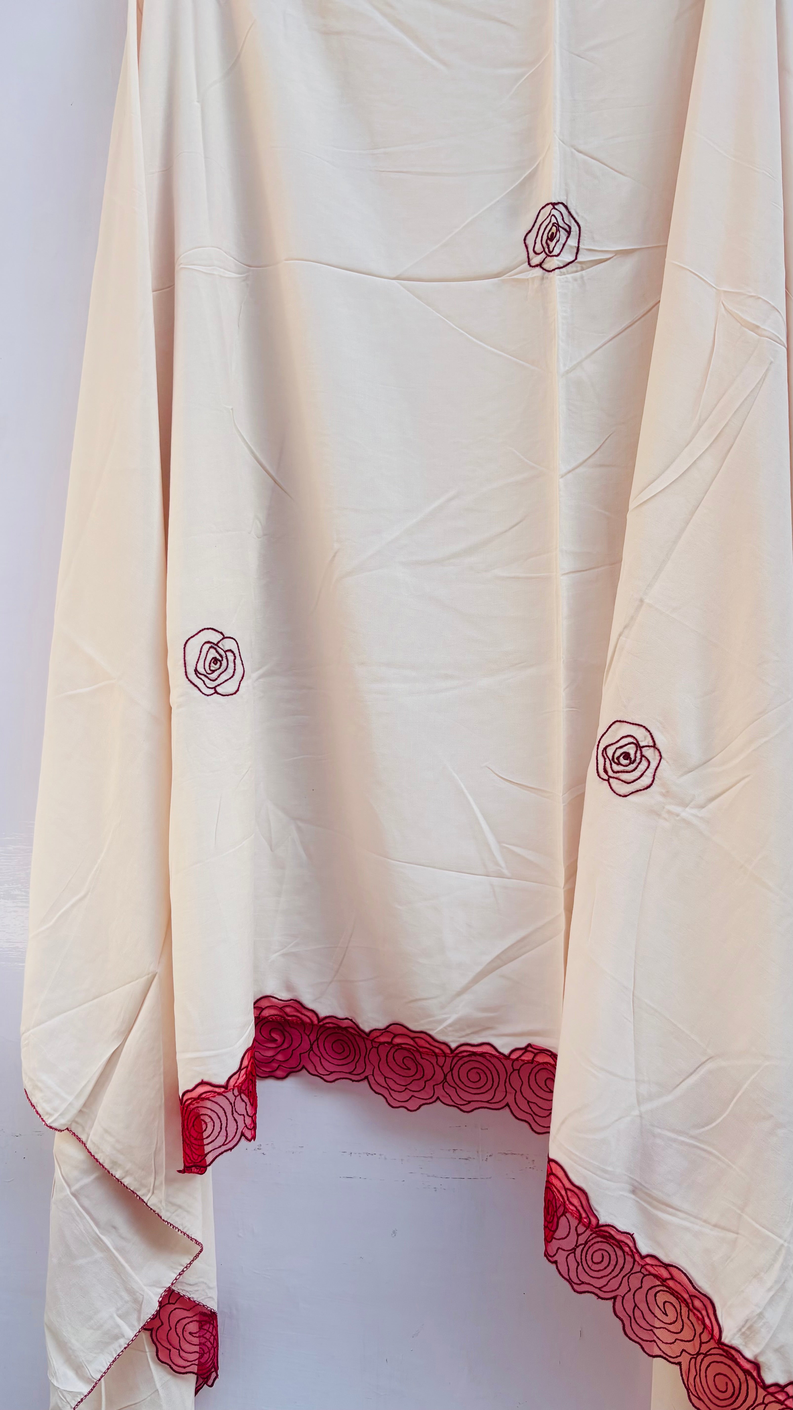 Roses Embroidered dupatta with Maroon lace
