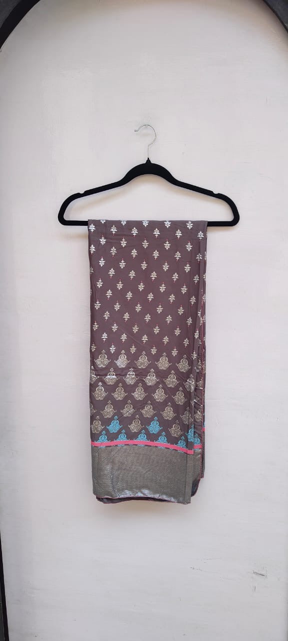 Beautiful grey big size chadar, shimmer print and lovely finish, premium quality