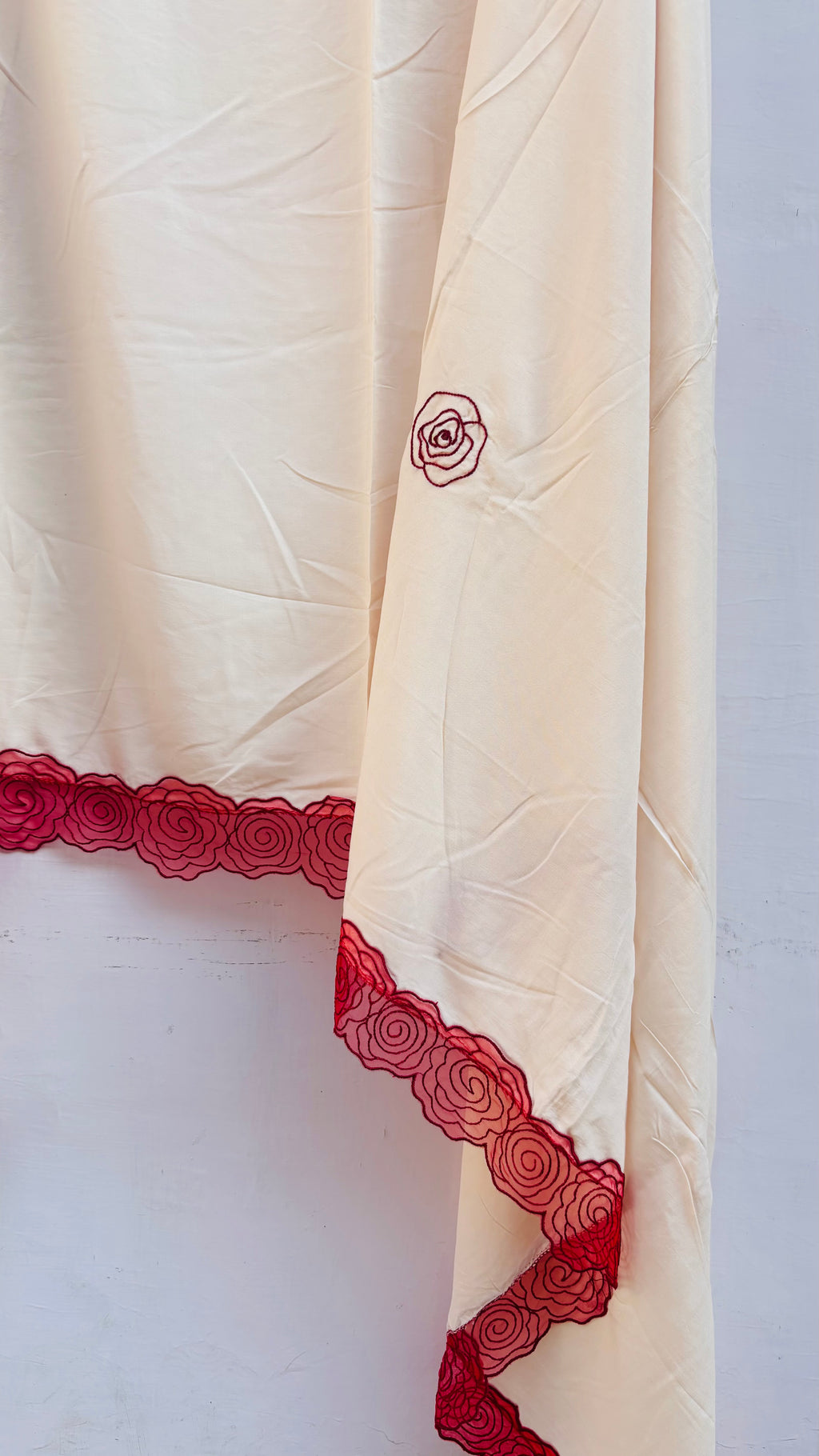Roses Embroidered dupatta with Maroon lace
