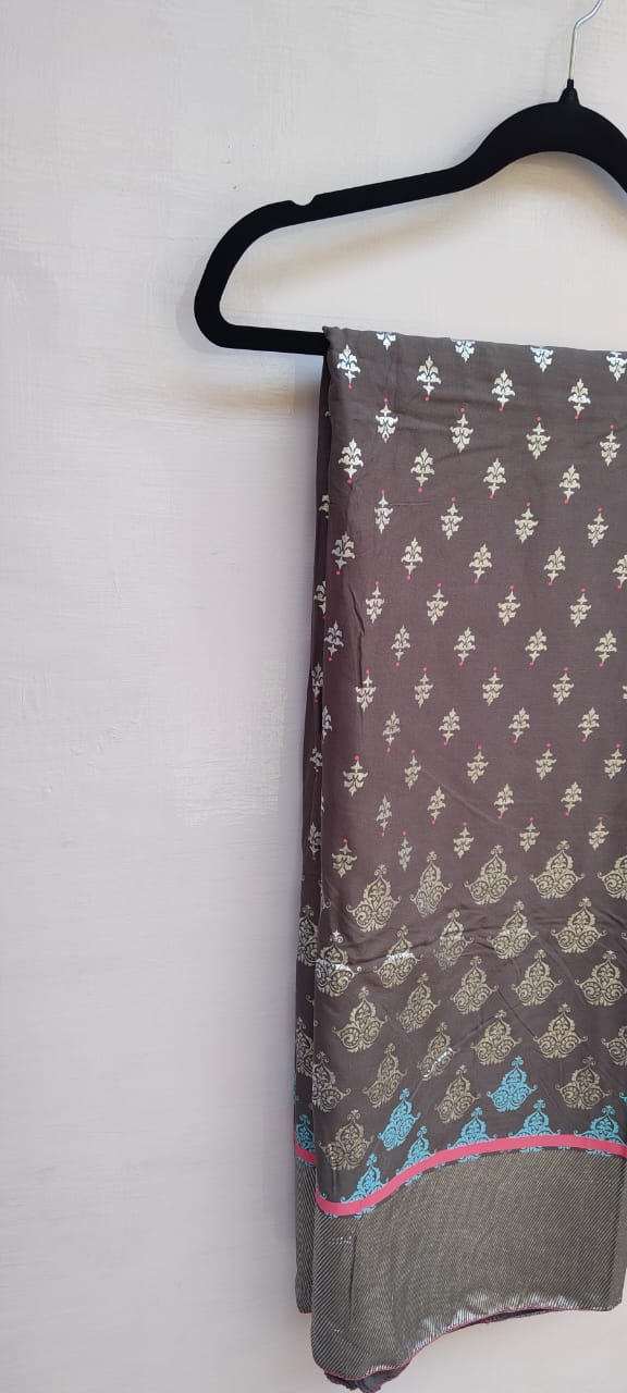 Beautiful grey big size chadar, shimmer print and lovely finish, premium quality