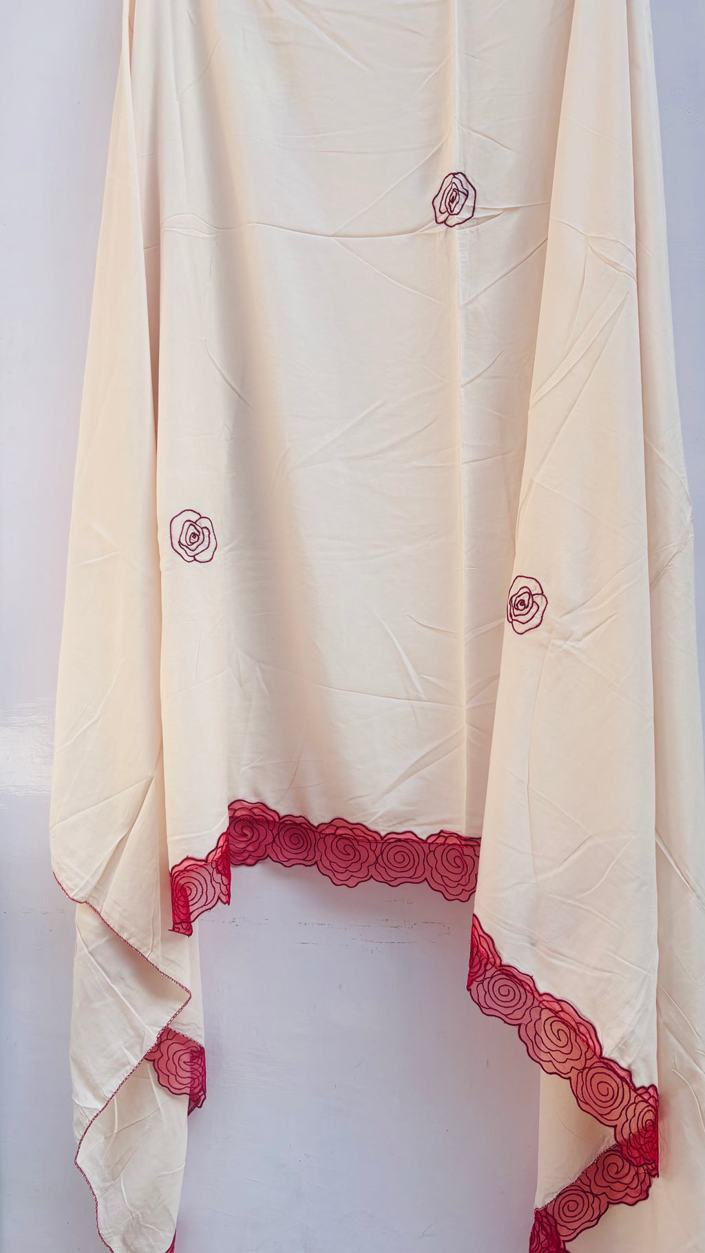 Roses Embroidered dupatta with Maroon lace