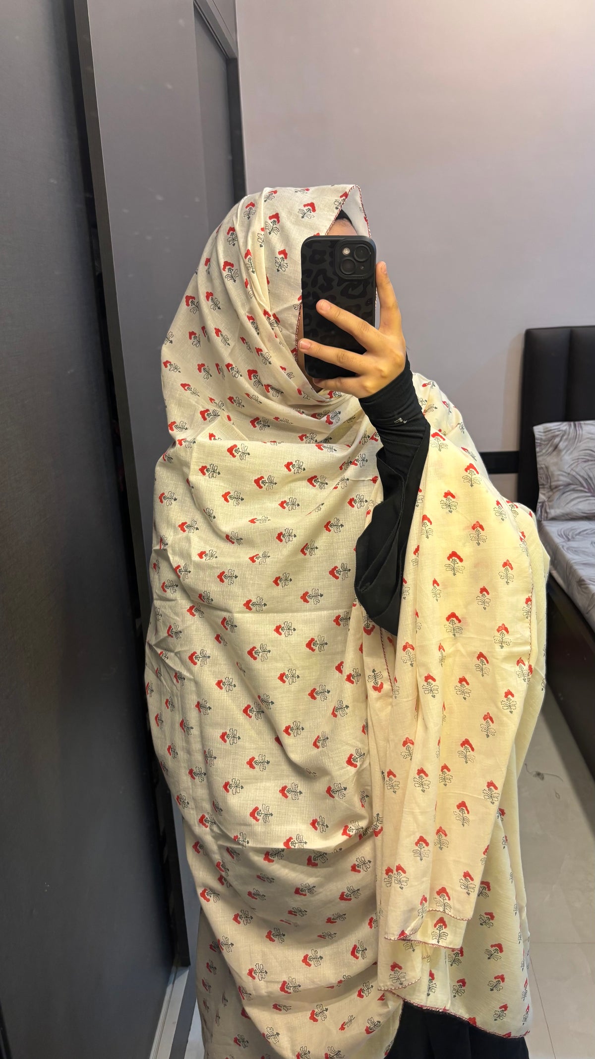 Off White Minimal Print Big Dupatta/Chadar