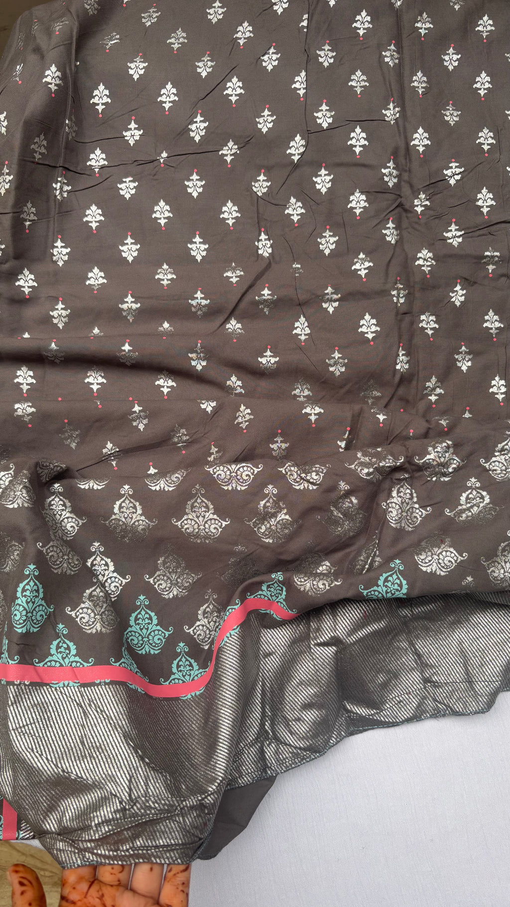 Beautiful grey big size chadar, shimmer print and lovely finish, premium quality