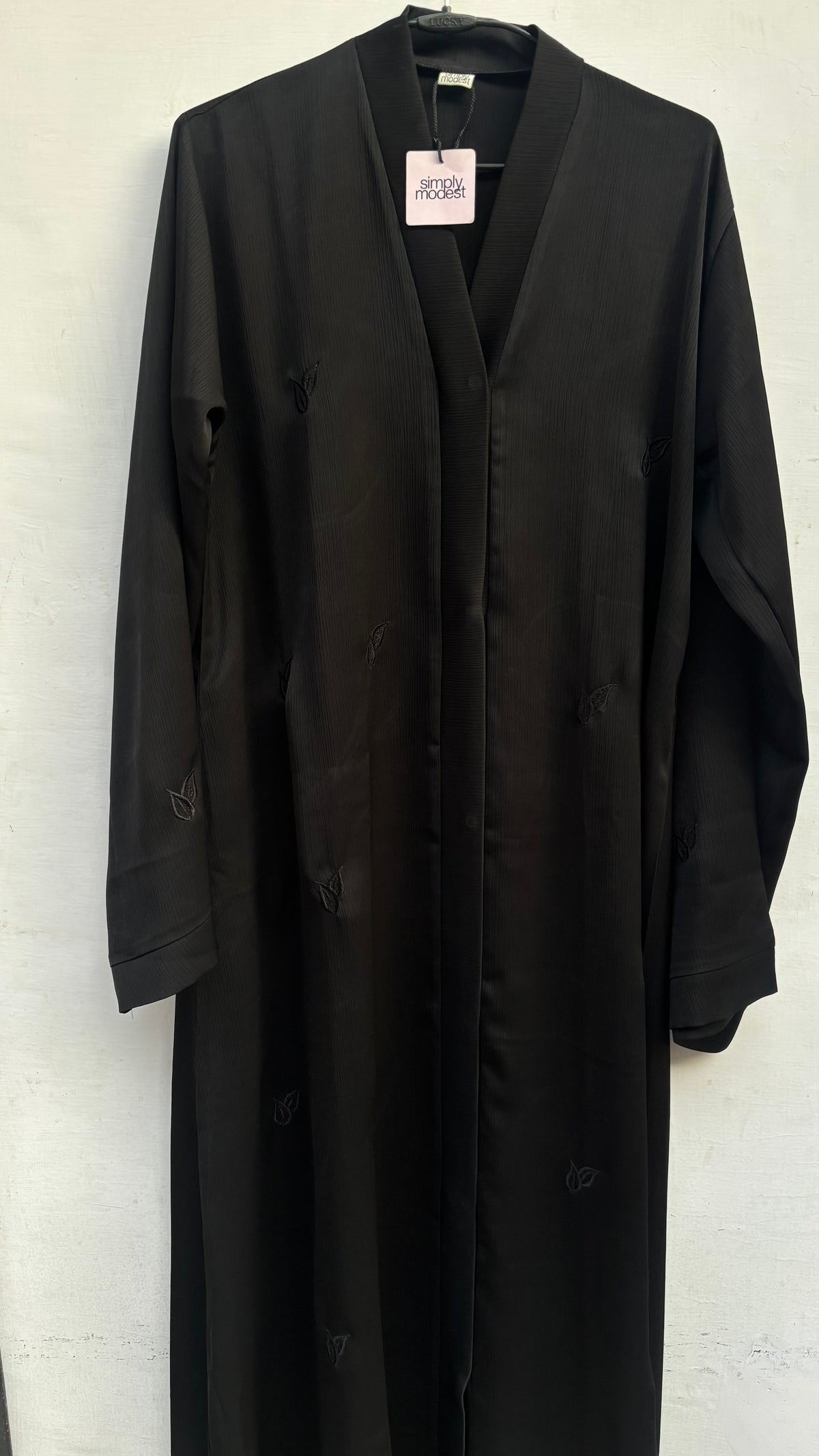 Basic Black Minimal Embroidered Abaya - Double Leaf Embroidery