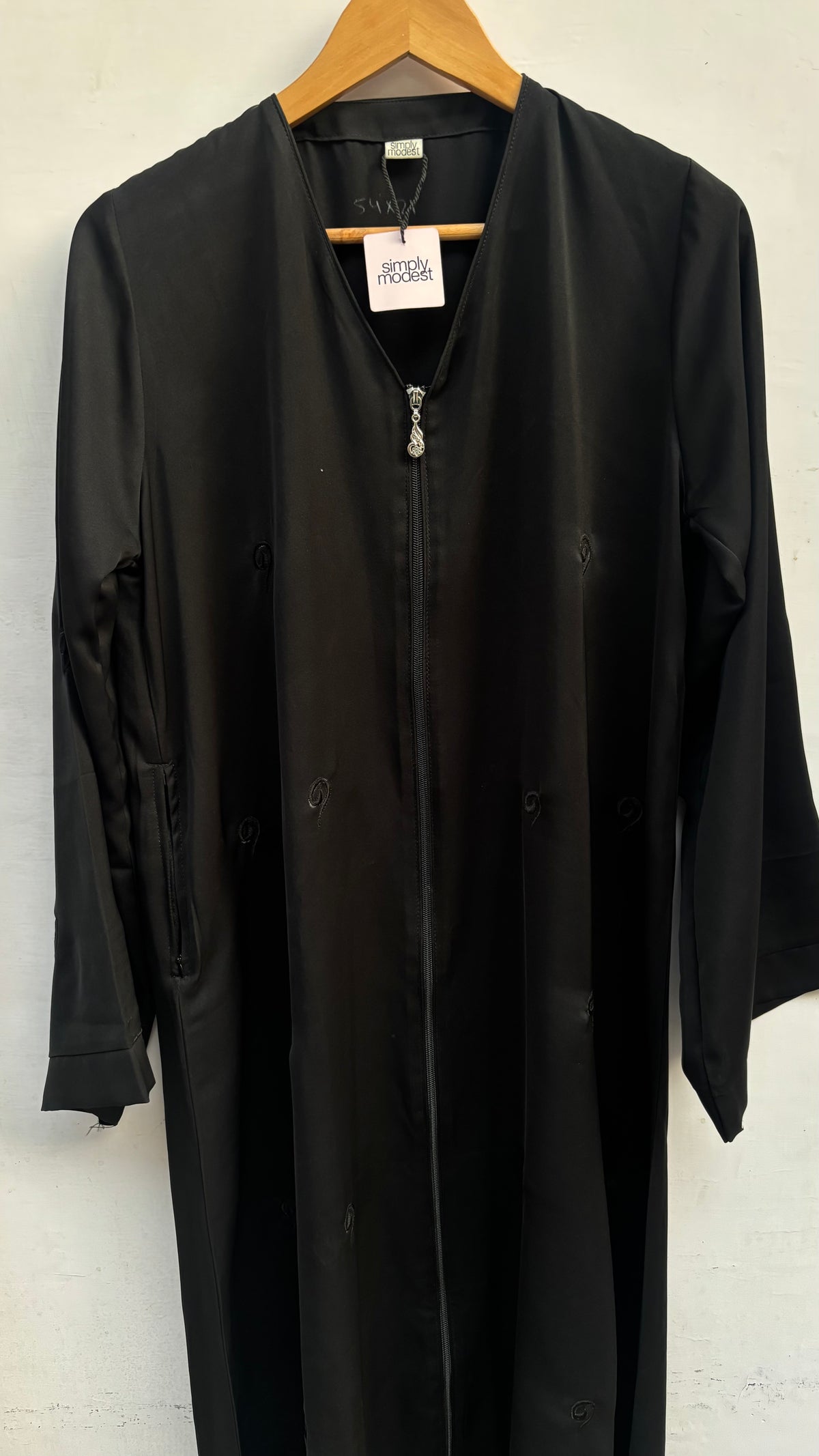 Basic Black Minimal Embroidered Abaya - Spiral Embroidery