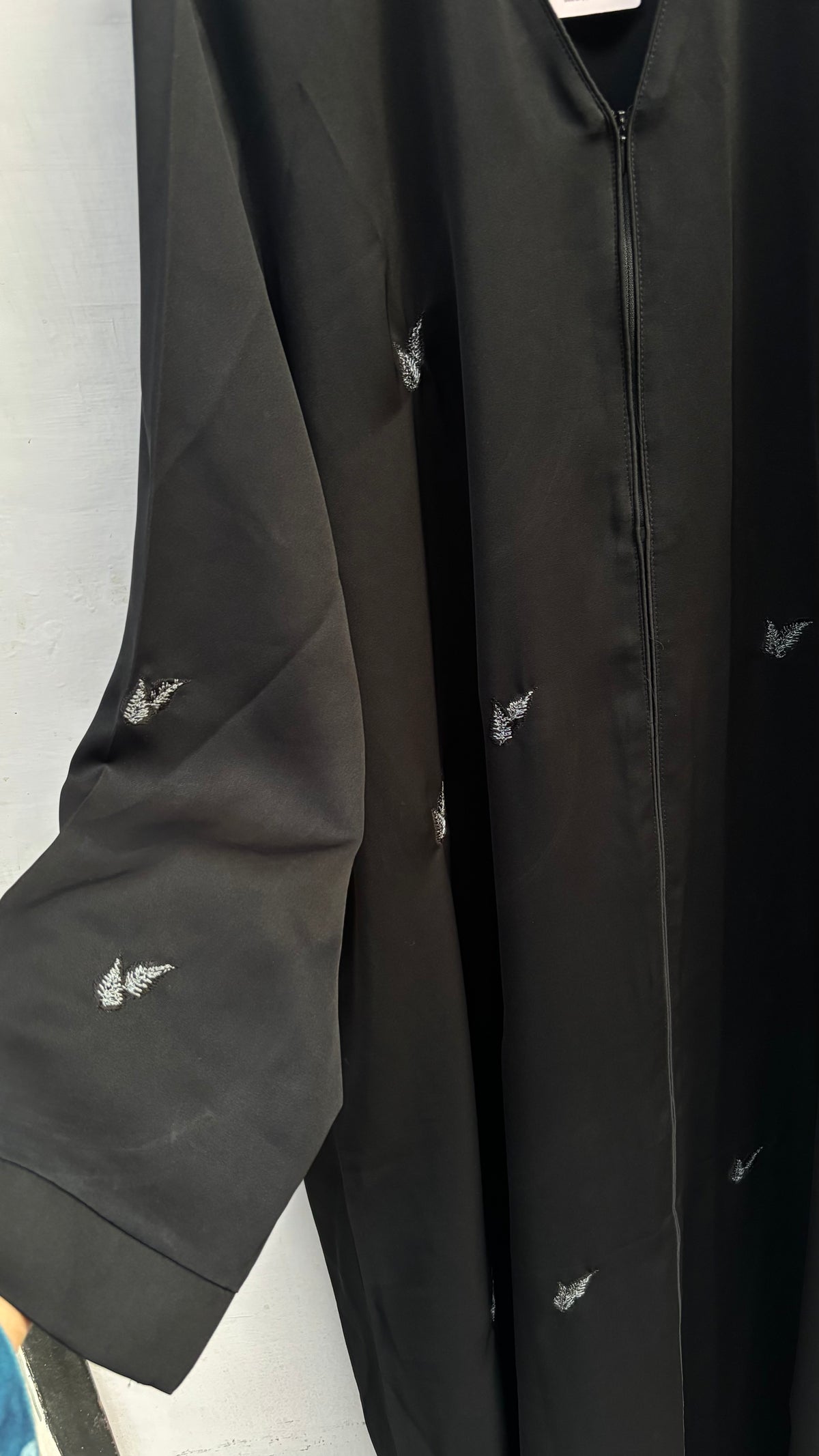 Basic Silver Touch Minimal Embroidered Abaya - Minimal leaf Embroidery