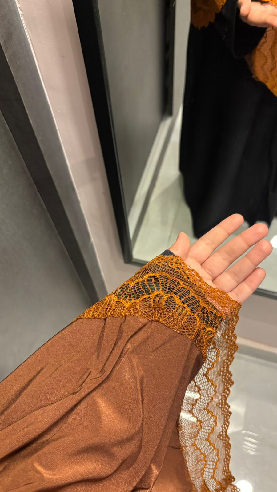 Lycra Lace Makhna - Brown